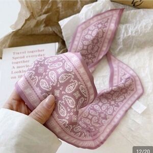 Elegant Pink Paisley Scarf/Twillie